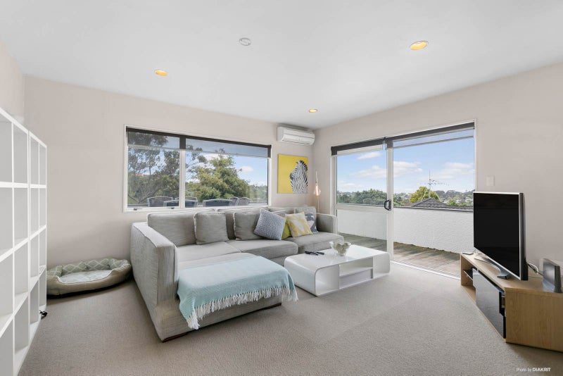 2/5 Kirkdale Place, Northcross, Auckland - Carousel 2