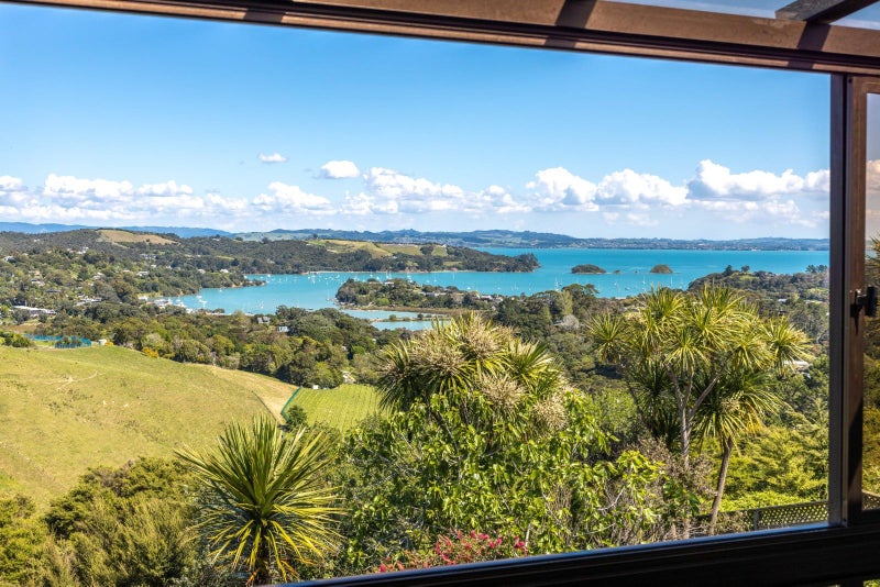43 Junction Road, Oneroa, Waiheke Island - Carousel 1