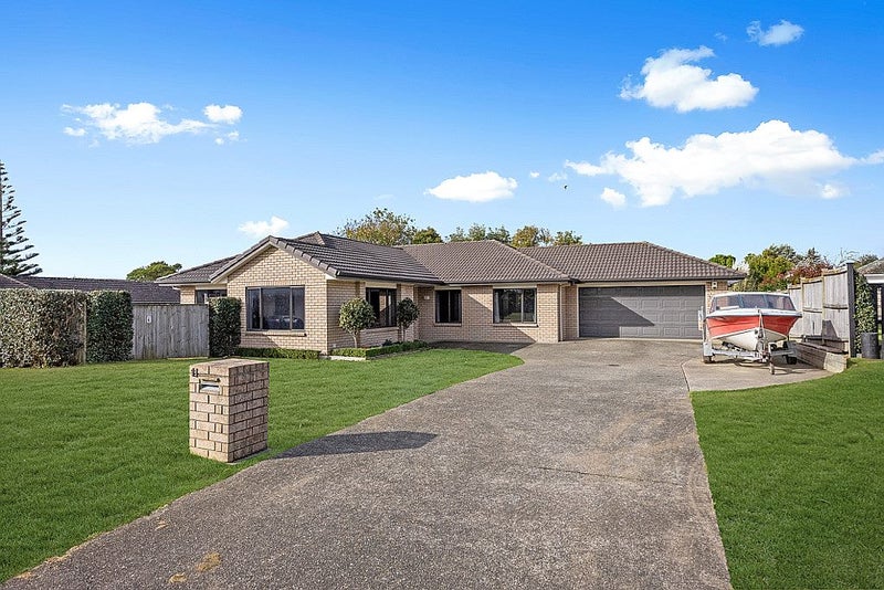 11 Pony Park Place, Beachlands, Auckland - Carousel 1