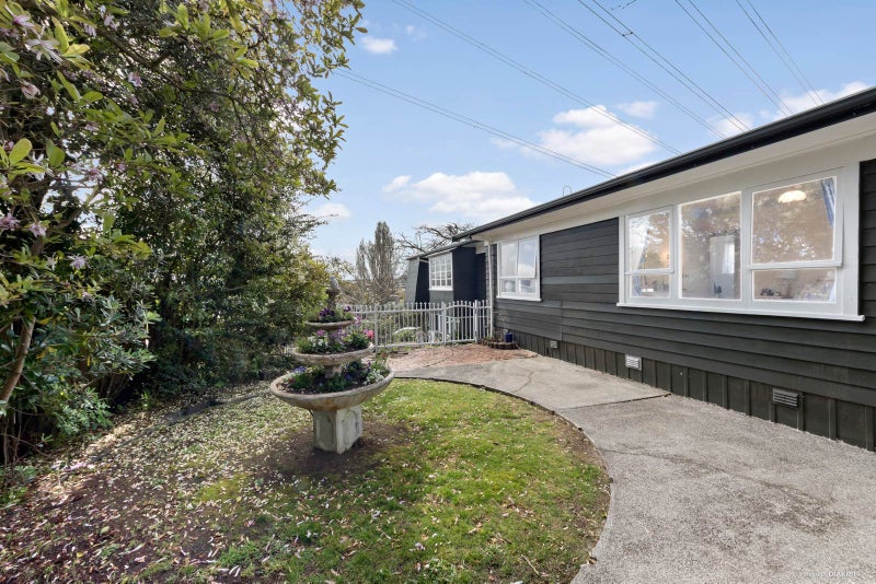 8 Caronia Crescent, Lynfield, Auckland - Carousel 2