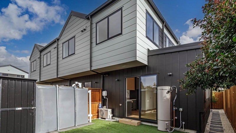 26F Enderby Drive, Te Atatu Peninsula, Auckland - Carousel 1