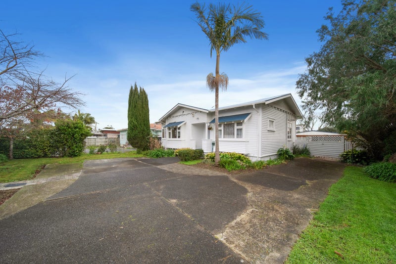 317 Massey Road, Mangere East, Auckland - Carousel 1
