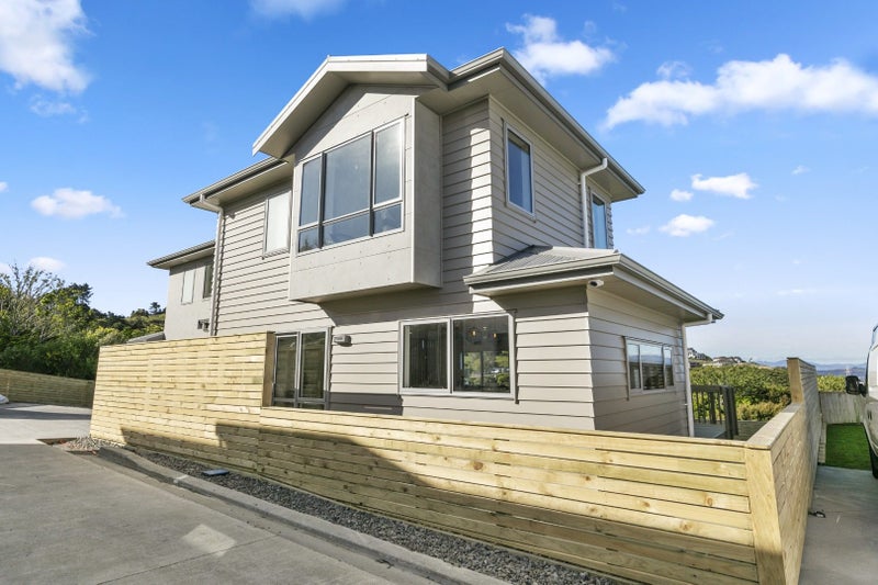 4 Poto Road, Normandale, Lower Hutt - Carousel 1