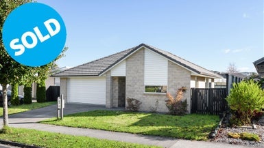 7 Keston Crescent, Flagstaff, Hamilton - Carousel 1