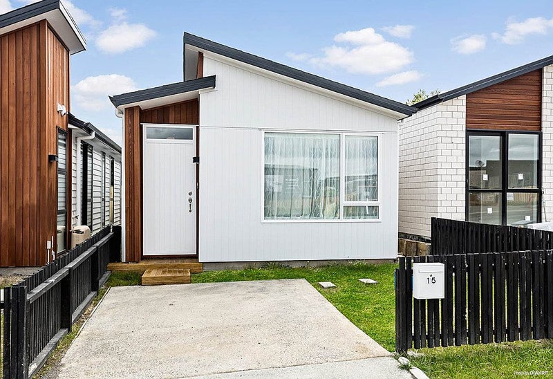 15 Matakohe Road, Westgate, Auckland - Carousel 1