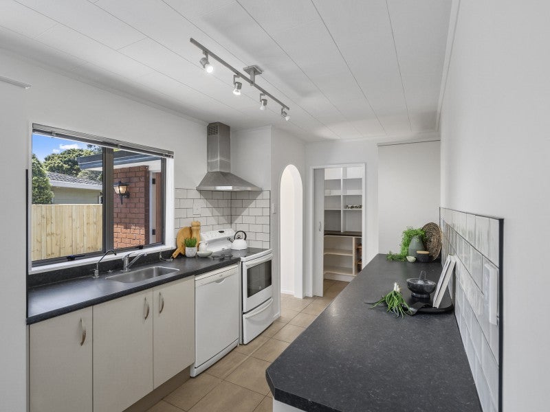 94 Benmore Avenue, Cloverlea, Palmerston North - Carousel 2