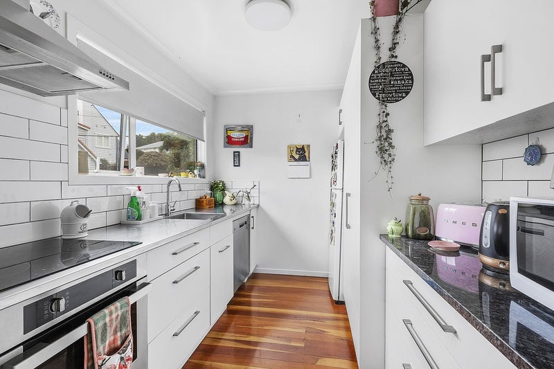 2/74 Creswick Terrace, Northland, Wellington - Carousel 1