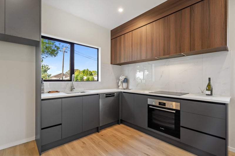 6/51 Point England Road, Point England, Auckland - Carousel 2