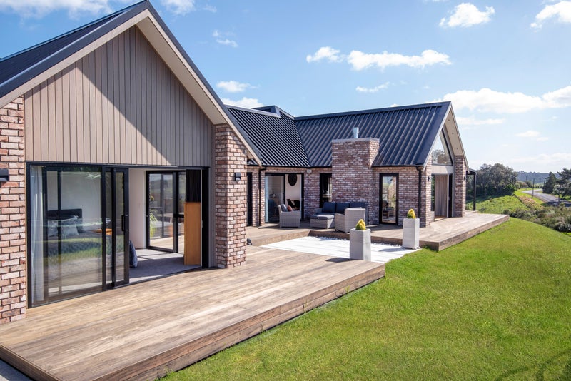 2 Puketiro Road, Howick - Carousel 1