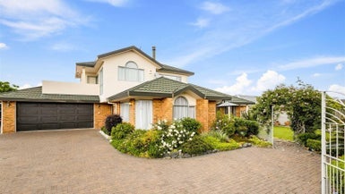 10 Suncrest Drive, West Harbour, Auckland - Carousel 1