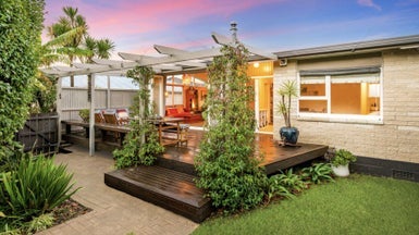 1 Dawnhaven Drive, Te Atatu Peninsula, Auckland - Carousel 1