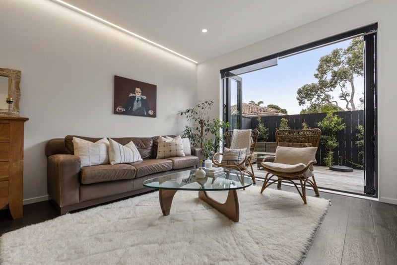 18D St Michaels Avenue, Point Chevalier, Auckland - Carousel 1