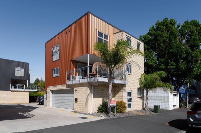 1/9 Vialou Street, Hamilton Central, Hamilton - Carousel 1