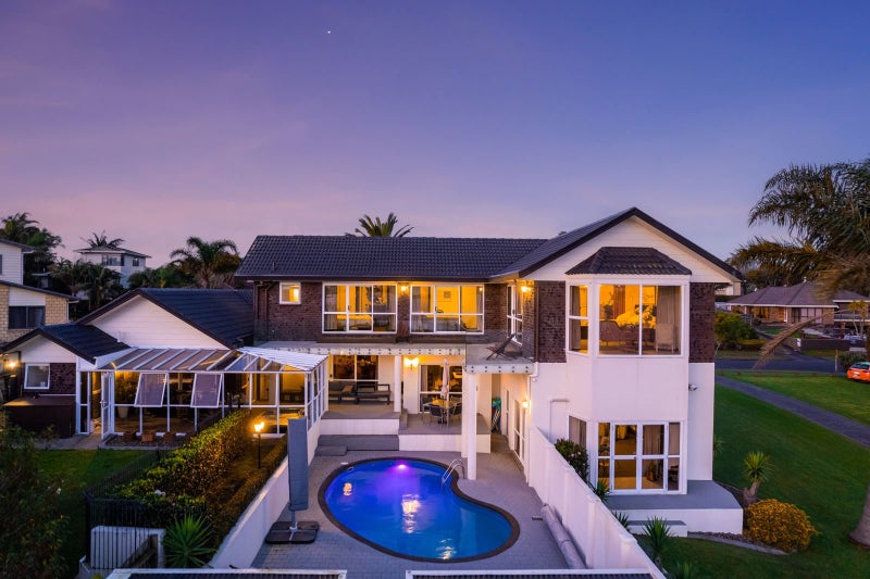 43 St Annes Crescent, Wattle Downs, Auckland - Carousel 1
