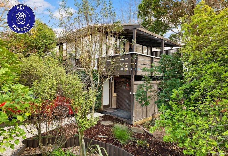 1/2 Ludlow Terrace, Totara Vale, Auckland - Carousel 1