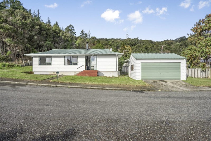 2 Norrie Grove, Naenae, Lower Hutt - Carousel 24