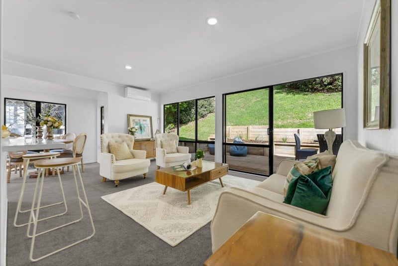 52 Topliss Drive, Northcross, Auckland - Carousel 2