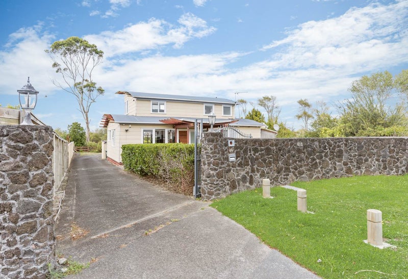 20 Kestrel Place, Wai o Taiki Bay, Auckland - Carousel 1