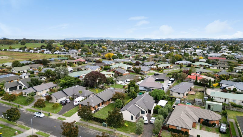 15 Aldona Place, Fairview Downs, Hamilton - Carousel 24