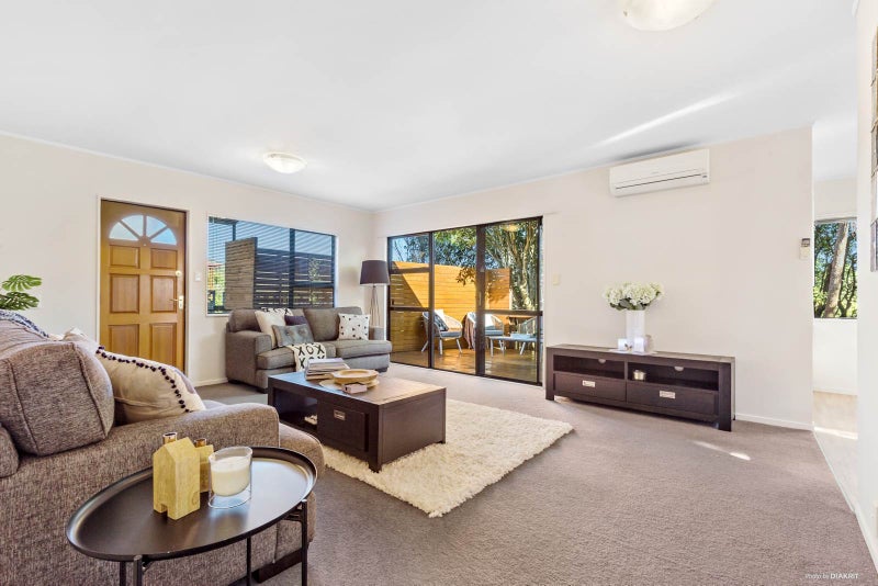 2/25A Avonleigh Road, Green Bay, Auckland - Carousel 2