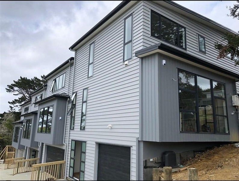 4/4 McQuoid Place, Glenfield, Auckland - Carousel 1