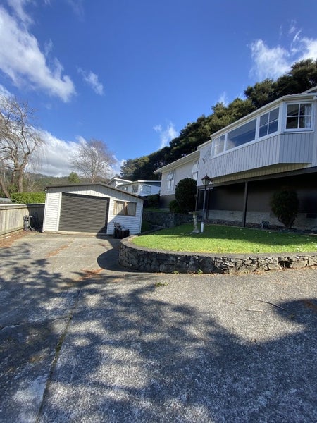 30 Deller Grove, Silverstream, Upper Hutt - Carousel 2