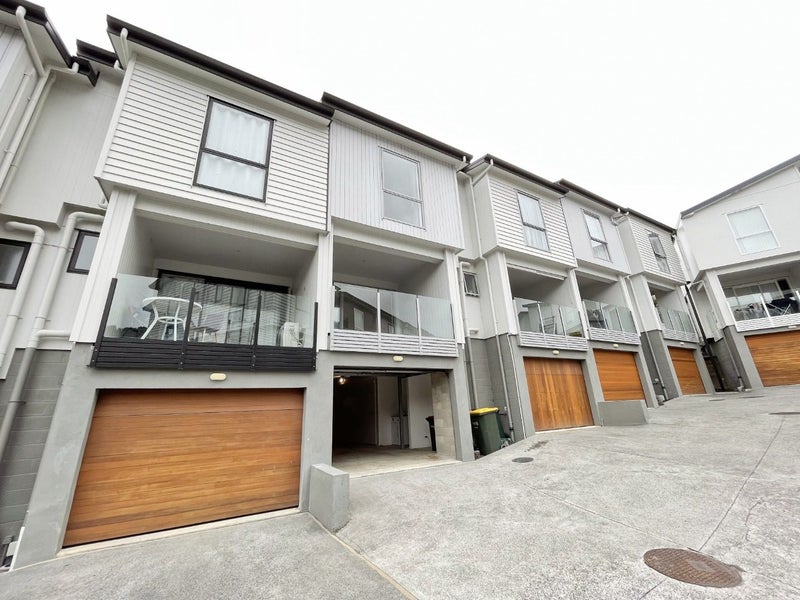 20/10 Silver Moon Road, Albany Heights, Auckland - Carousel 1