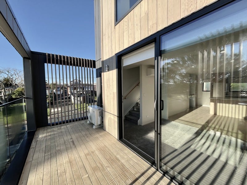 1/10 Fairclough Road, Beach Haven, Auckland - Carousel 2