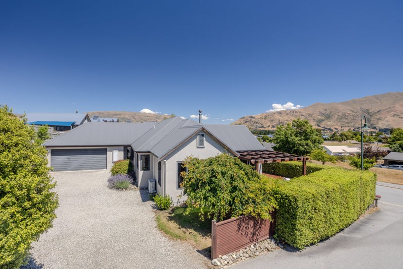 15 Fastness Crescent, Wanaka - Carousel 1