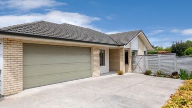 50A Rodney Street, Howick, Auckland - Carousel 1