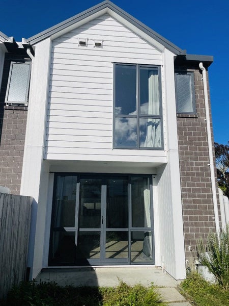 11/12 Frostbite Place, Ranui, Auckland - Carousel 1