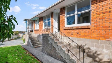 2/13 Ellen Avenue, Hillcrest, Auckland - Carousel 1