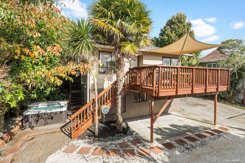 2/13 Hollyhock Place, Browns Bay, Auckland - Carousel 1