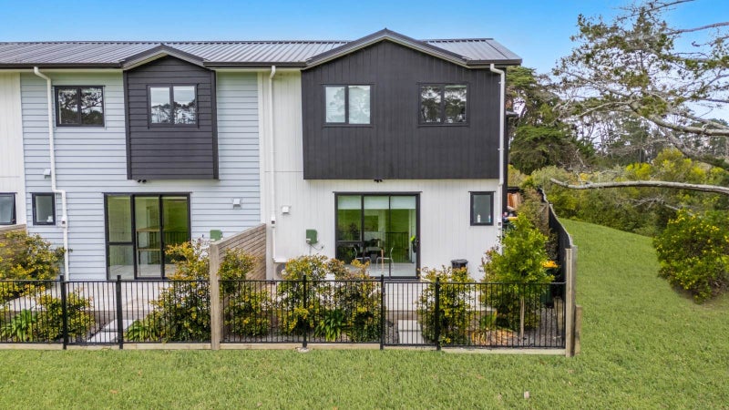 8/20 Bentley Road, Otara, Auckland - Carousel 1