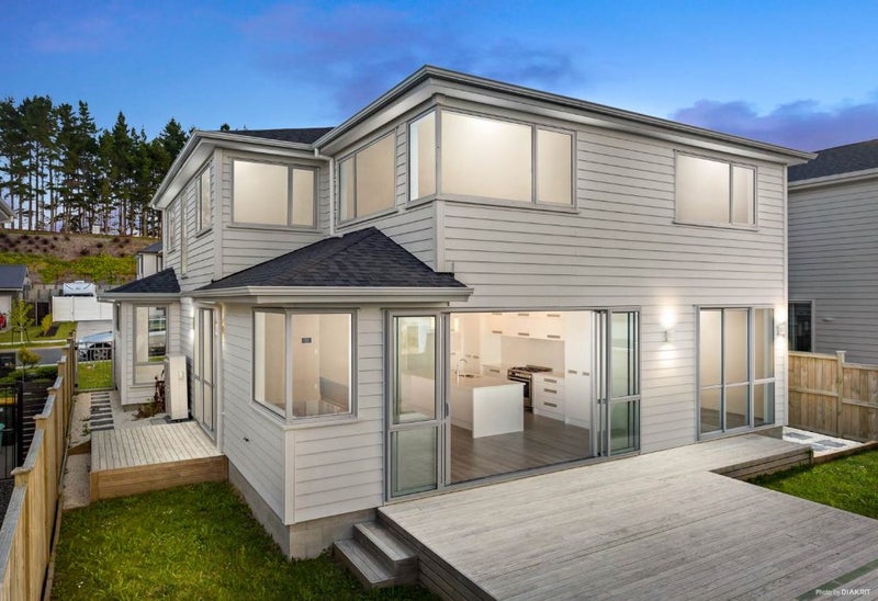 16 Ormonde Drive, Silverdale, Silverdale - Carousel 1