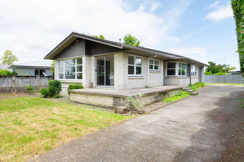 23 Joanna Place, Deanwell, Hamilton - Carousel 1