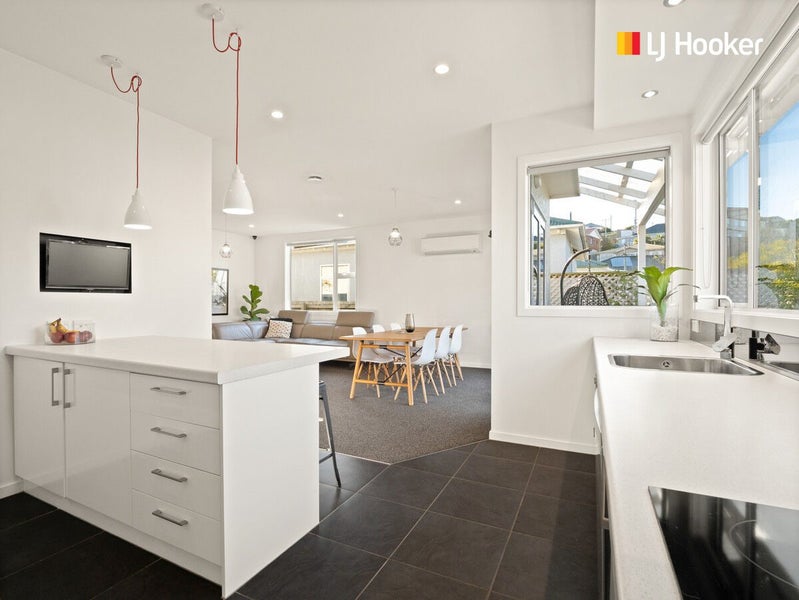 9 Crest Street, Tainui, Dunedin - Carousel 1