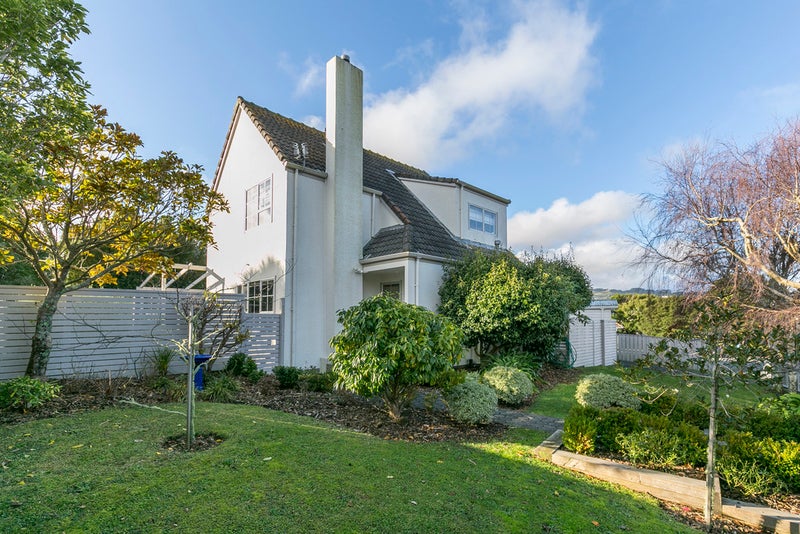 9 Mallard Grove, Churton Park, Wellington - Carousel 2