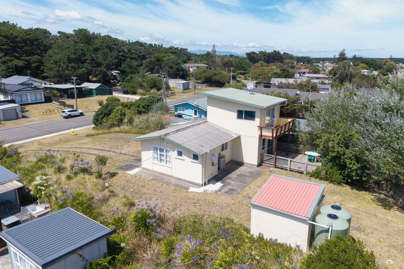 161 Kahukura Avenue, Waitārere Beach, Levin - Carousel 1