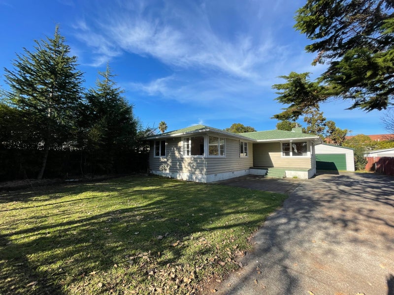 4 Edgewater Drive, Pakuranga, Auckland - Carousel 1