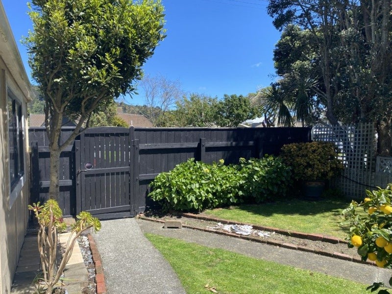 18 Kauri Street, Eastbourne, Lower Hutt - Carousel 2