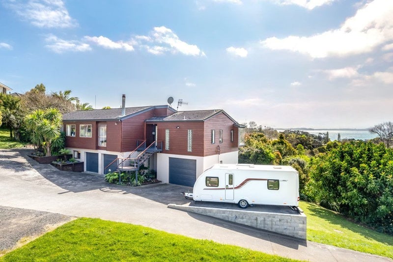 47 Haseler Crescent, Howick, Auckland - Carousel 1