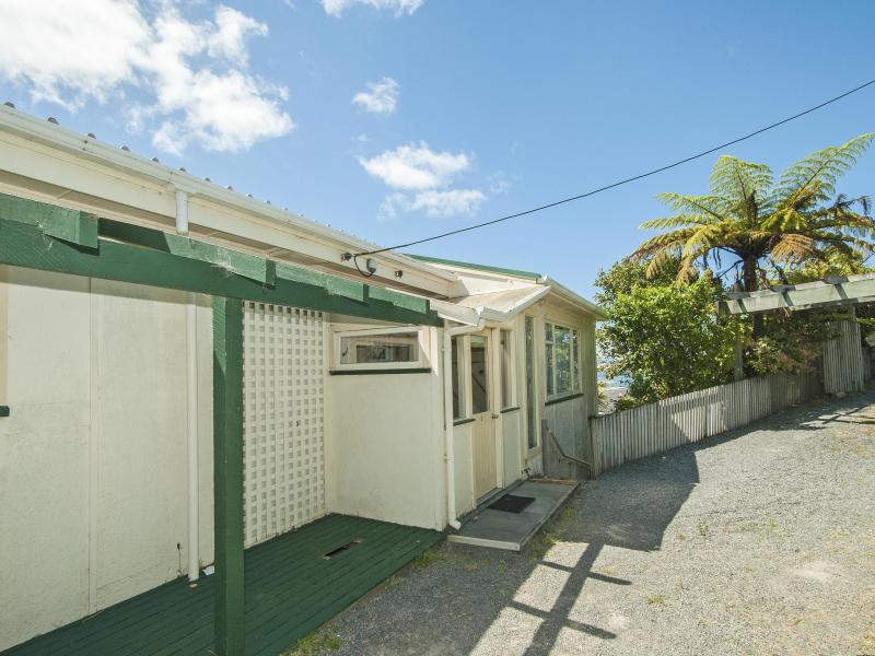 1 Pokohiwi Road, Normandale, Lower Hutt - Carousel 19