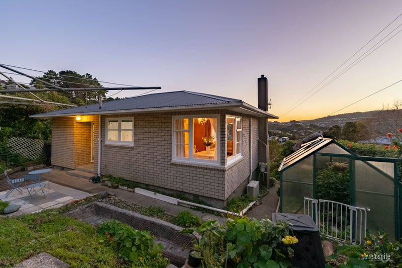 19 Omega Street, Newlands, Wellington - Carousel 1