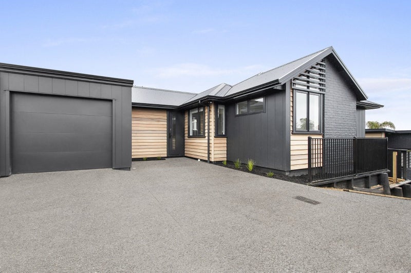 2/61 Forest Lake Road, Forest Lake, Hamilton - Carousel 1