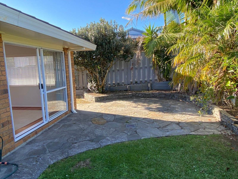 2/8 Isherwood Place, Saint Johns, Auckland - Carousel 26
