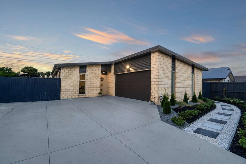 15 Little Oaks Drive, Yaldhurst, Christchurch - Carousel 1