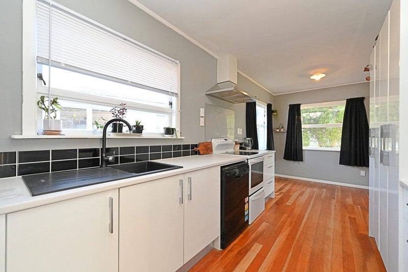 6 Davidson Avenue, Pirimai, Napier - Carousel 2
