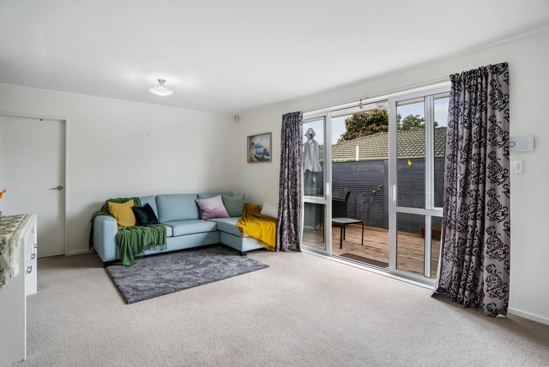 27A Coates Crescent, Panmure, Auckland - Carousel 2
