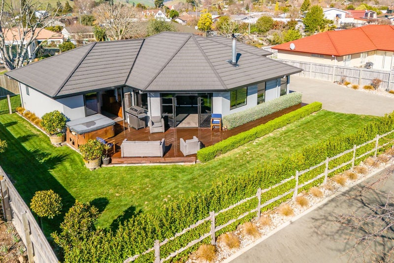 4 Jardine Lane, Wakefield - Carousel 1